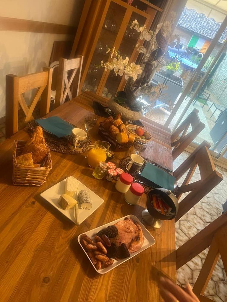Chef-Boutonne 三叶草旅馆酒店 外观 照片